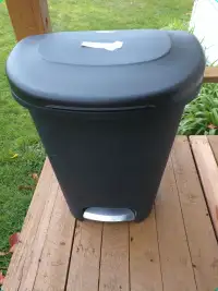 Large Size Rubber Maid Indoor Garbage Can