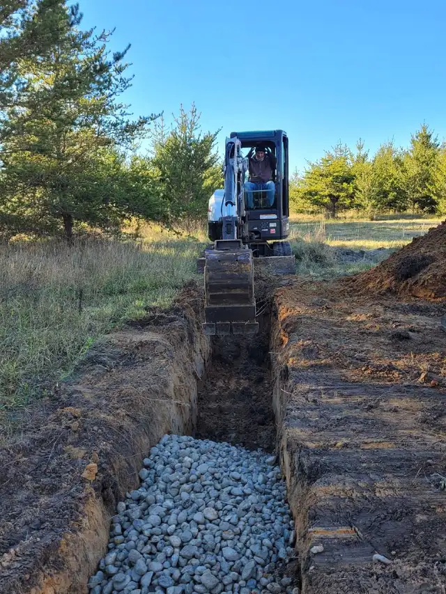 Mini excavator services531645836790353921
