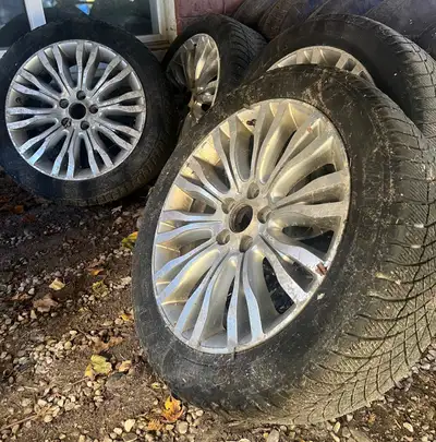Winter Tires 225/50R18 on alloy rims. Comes complete with tire pressure sensors. The factory origina...