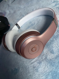 Wireless Beats Solo 3 headphones (rose gold)