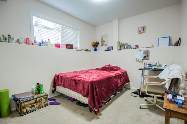 Partially Furnished 3-BR Raised Basement Suite Near U of S in Long Term Rentals in Saskatoon - Image 4