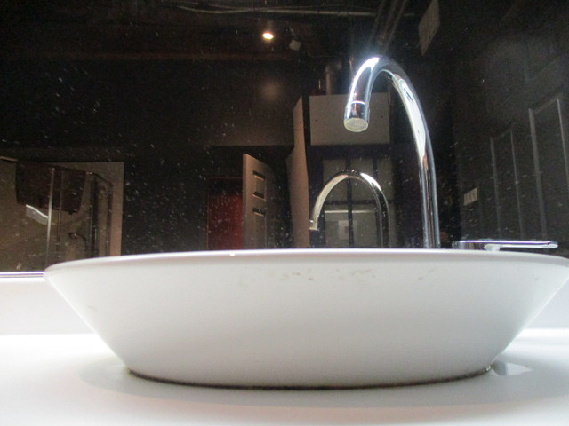 VASQUE LAVABO KOHLER , MITIGEUR CHROME GROHE dans Articles pour la salle de bains  à Ville de Montréal - Image 3