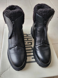 Women Winter Boots (Cougar, Size 6)