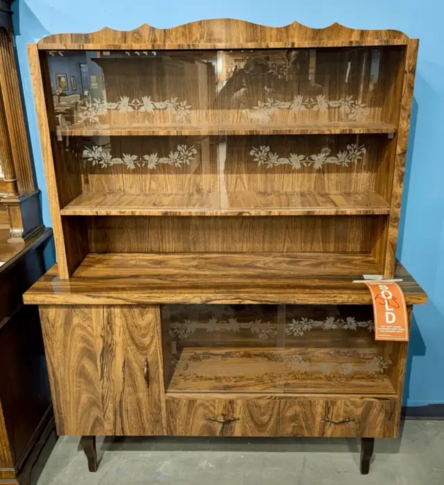 Vintage Hutch Cabinet in Hutches & Display Cabinets in Mississauga / Peel Region - Image 3