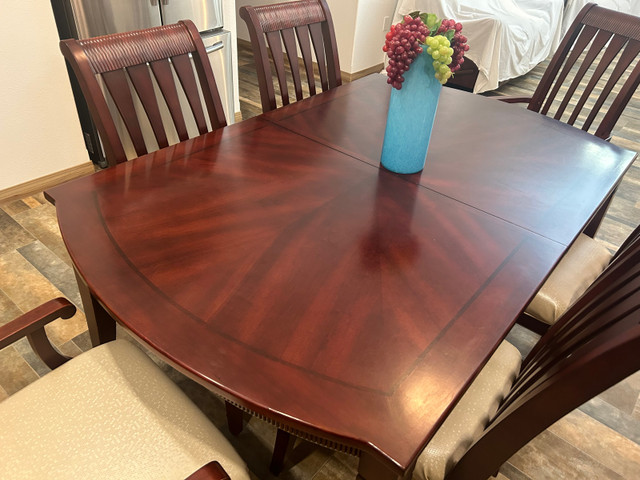 Cherry dining table 6 chairs  in Dining Tables & Sets in Nipawin - Image 2