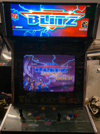 Midway NFL Blitz 2000 Gold Edition Video Arcade Game