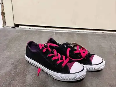 Converse kids size 1, View more