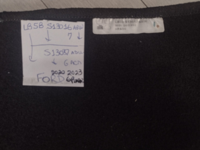 Ford Explorer Tapis Carpet Mat Set LB5B-S13016/17/S13086/87 dans Autres pièces et accessoires  à Laval/Rive Nord - Image 4