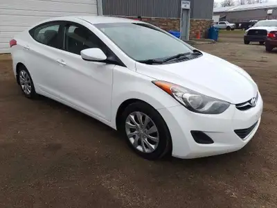 PRIVATE SALE SELLING CERTIFIED- SLIP IN HAND 2013 Hyundai Elantra 1.8L with 147,000kms 6 Speed Manua...
