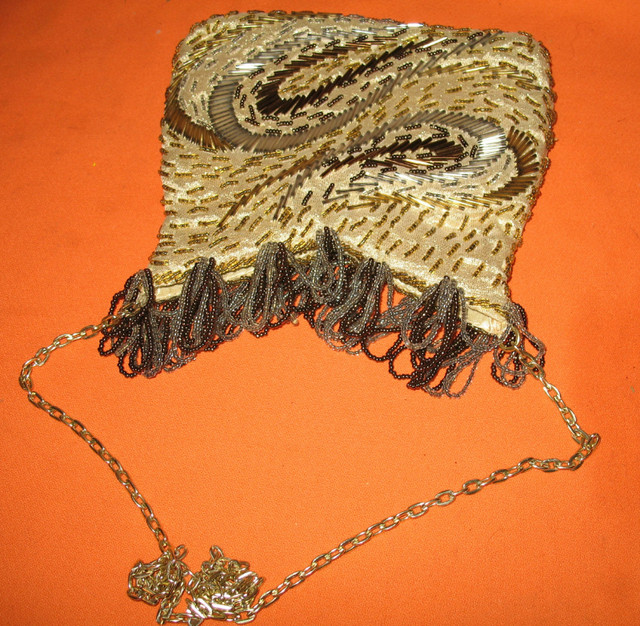Ladies Shoulder Bag/ Purse -Gold /Silver Sequence Beads Like New in Women's - Bags & Wallets in Edmonton