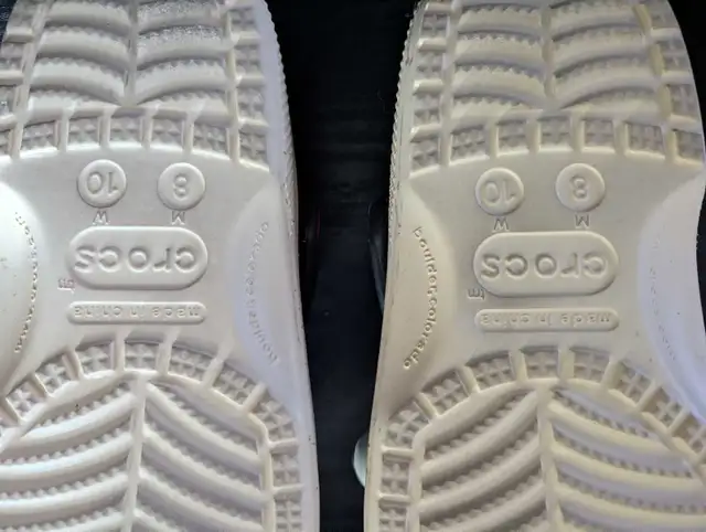 Pringles crocs in Clothing, Shoes & Accessories in Ottawa - Image 9