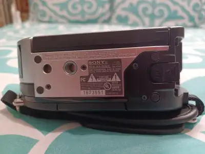FOR SALE: 1 unit Sony Hybrid Handycam, model no. DCR-DVD610