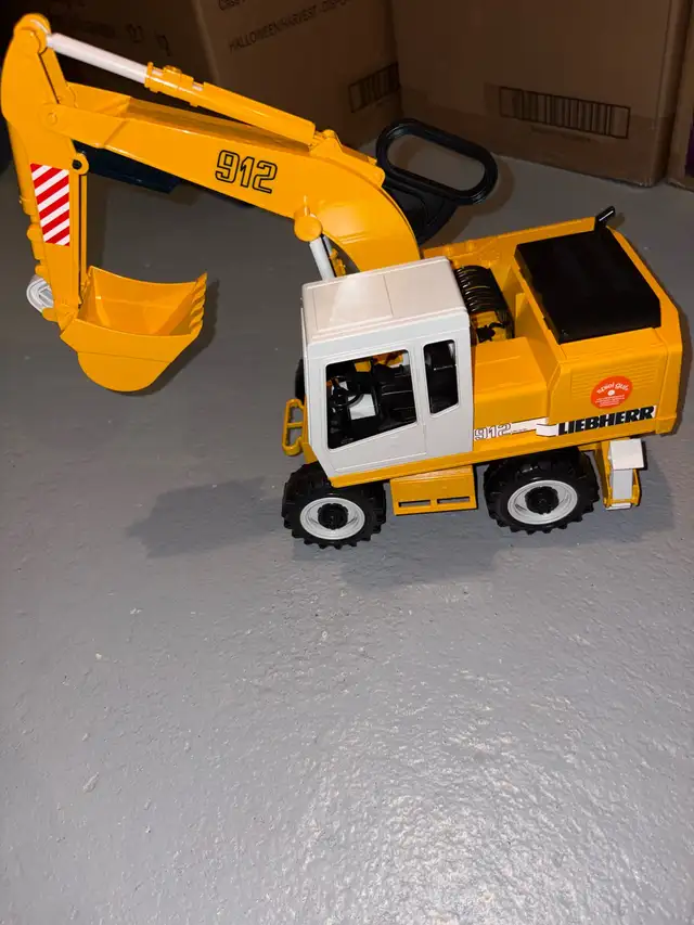 Liebherr 912 Excavator