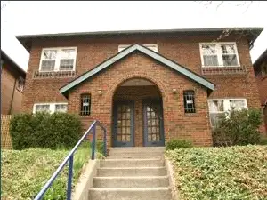 2 BR Apt QUIET area . Minutes t0 Davisville subway . close to park, tennis courts . Note the bathroo...