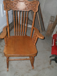 chaise  berçante ancienne  en bois de  frêne