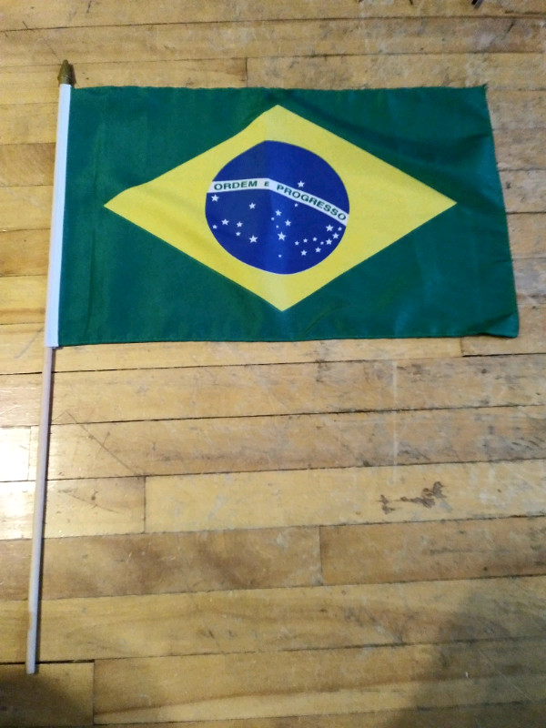 NEW 17X12" BRAZIL DESK FLAG in Arts & Collectibles in City of Montréal