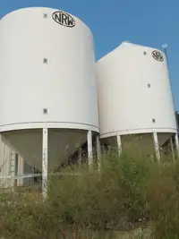 Hopper bottom grain bins