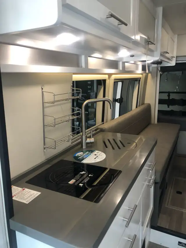 2020 Coachmen Beyond 22D-EB Eco Boost in RVs & Motorhomes in Laval / North Shore - Image 4