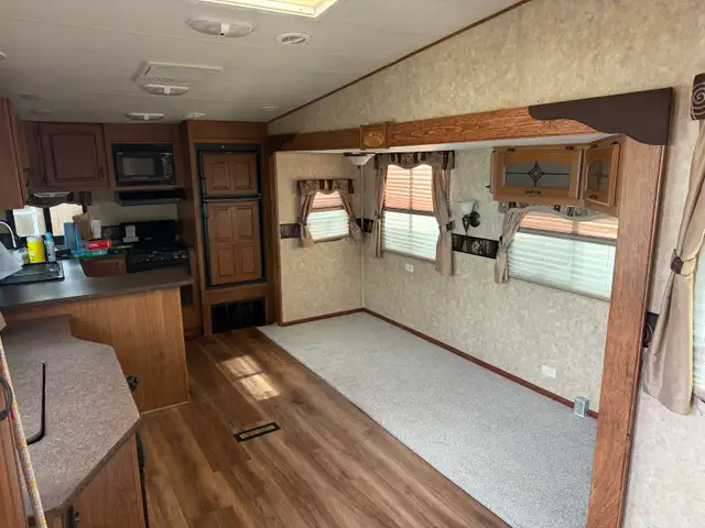 2011 Crossroads Cruiser 5th Wheel - 31 ft in RVs & Motorhomes in Delta/Surrey/Langley - Image 9