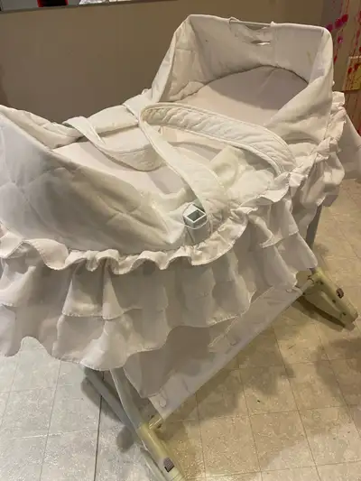 Bassinet White with Stand Used for Doll Play As Is Smoke Free/Pet Free /COVID Free home On Wheels/Ro...