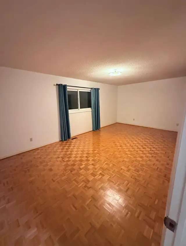 ROOMS FOR RENT - ETOBICOKE  in Room Rentals & Roommates in Mississauga / Peel Region - Image 6