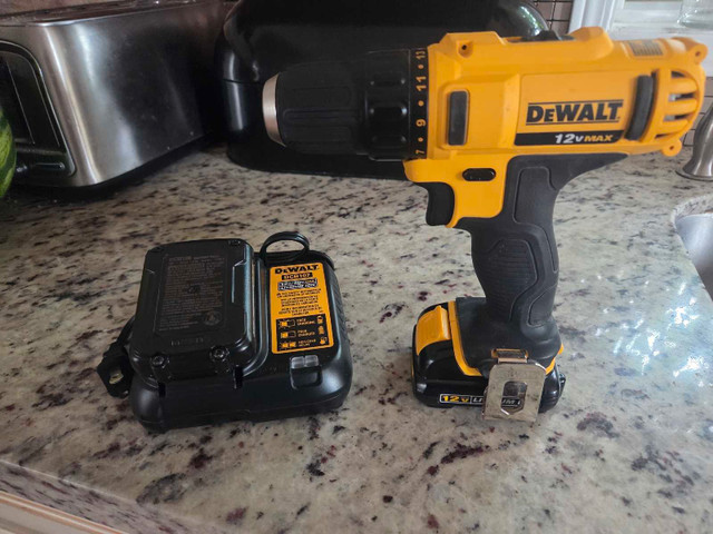 DeWalt 12V MAX Drill 2 batteries  in Power Tools in Barrie