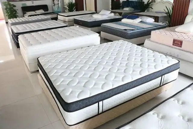 Cadre de lit à vendre (simple, double, queen, king) in Beds & Mattresses in City of Montréal - Image 2