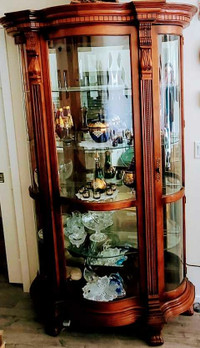 2x Pulaski Antique Curved Glass Curio Cabinets From Late 90s