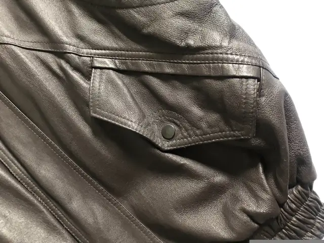 MENS  VINTAGE  LEATHER  BOMBER JACKET in Men's in Kitchener / Waterloo - Image 4