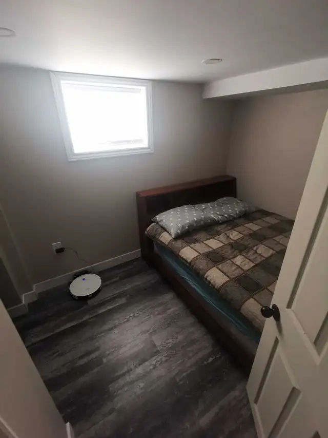 Well maintained unit in a great neighborhood in Long Term Rentals in Sarnia - Image 6