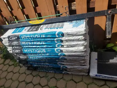 6 Bundles of Antique slate architectural shingles Located in whitby $120 33.3 square feet per bundle