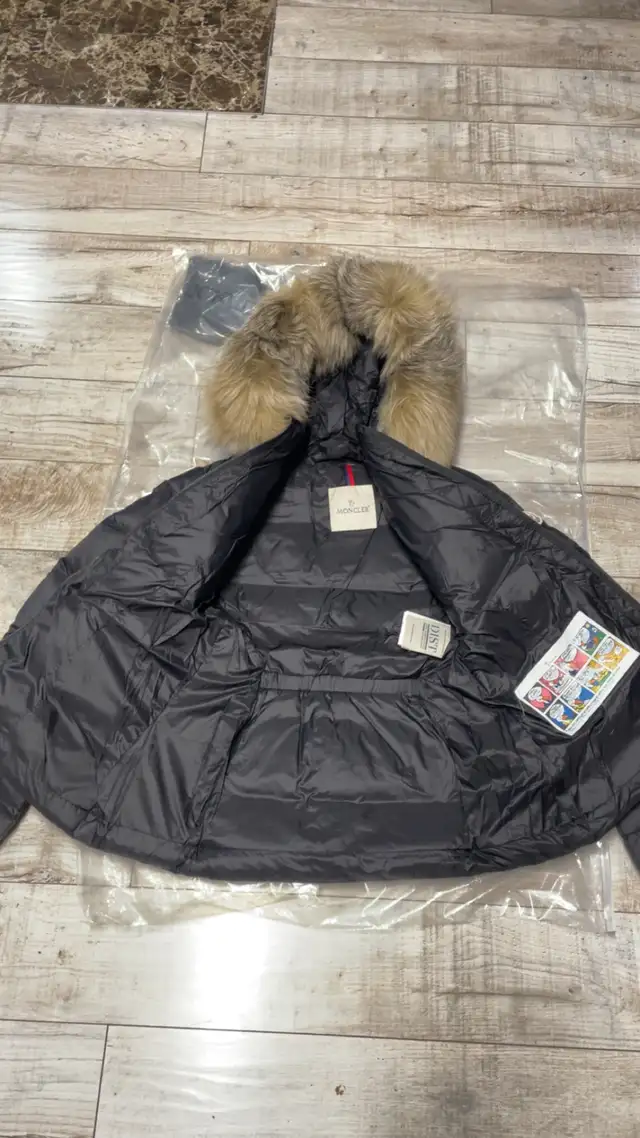 Moncler Women’s Fur Jacket in Women's - Tops & Outerwear in City of Toronto - Image 4