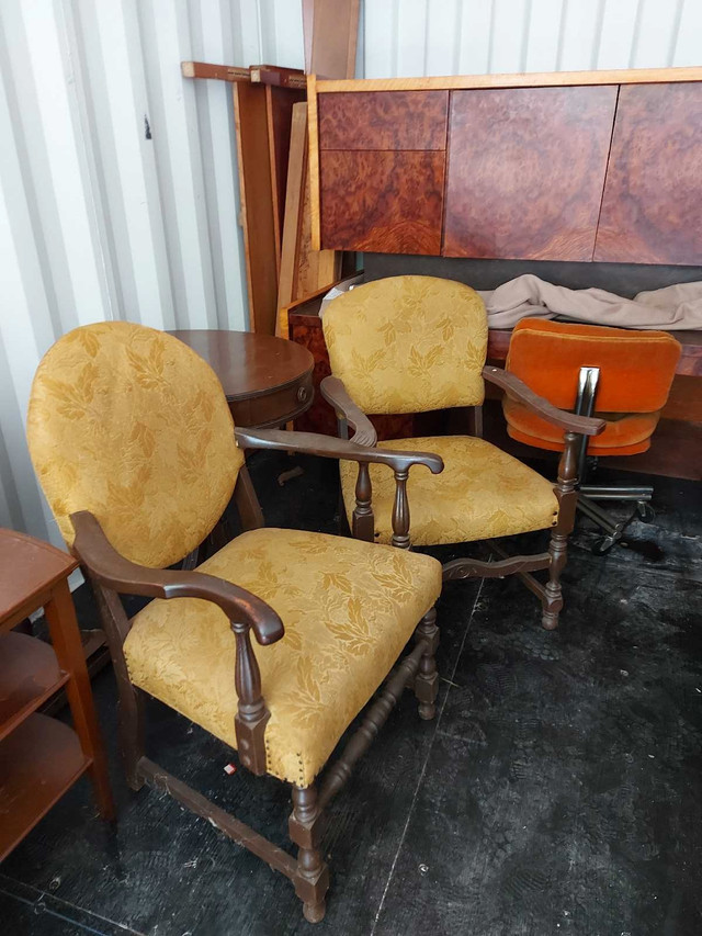 June 29th. Huge lot of vintage furniture. GREAT FOR FLIPPERS! in Garage Sales in Kitchener / Waterloo - Image 3