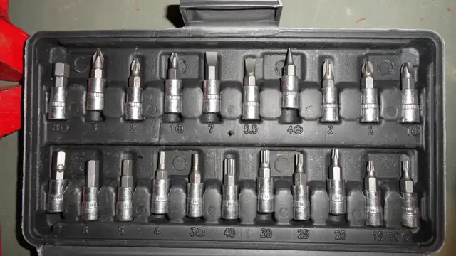 Car jack with candles473667218902896643