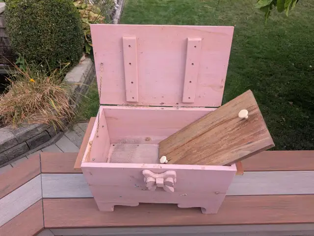 Indoor Compost Bin for garden worms (during cold weather) in Other in Oakville / Halton Region - Image 4