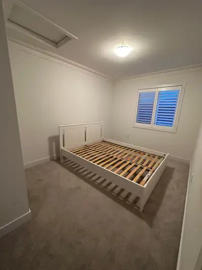 Room for rent in Barrie - moving in July