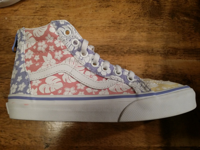 Vans Girl's High Tops Skateboard Shoe - Size 2 Youth in Kids & Youth in City of Toronto - Image 2