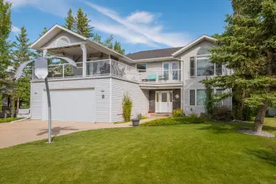 EXECUTIVE, FURNISHED 4 or 5 bdrm LAKE VIEWS & STUNNING SUNSETS!