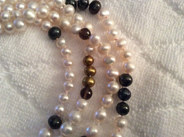 4 strands genuine freshwater pearl necklace 22” in Jewellery & Watches in Kingston - Image 2
