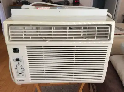 CLIMATISEUR DANBY DE FENETRE 12,000 BTU TRÈS PEU UTILISÉ ET FONCTIONNE TRÈS BIEN. PRIX: $225.00 NÉGO...
