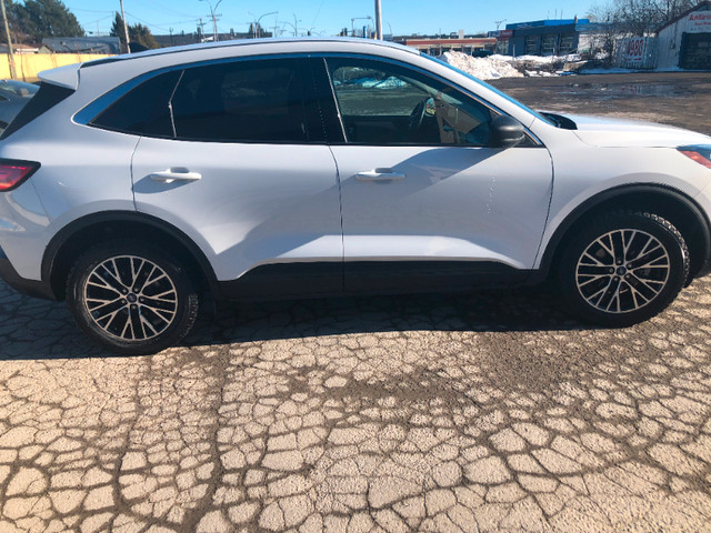 A vendre Ford escape SE 2022 Hybride rechargeable dans Autos et camions  à Ouest de l’Île - Image 3