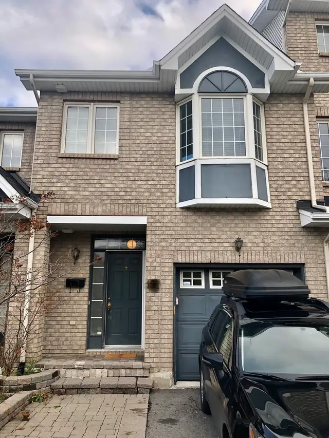 Beautiful 3-Bedroom Townhouse Steps to CHEO / General Hospital