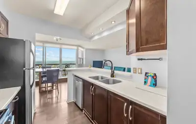 Fully Furnished 27th Floor Downtown 1 Bedroom Apartment