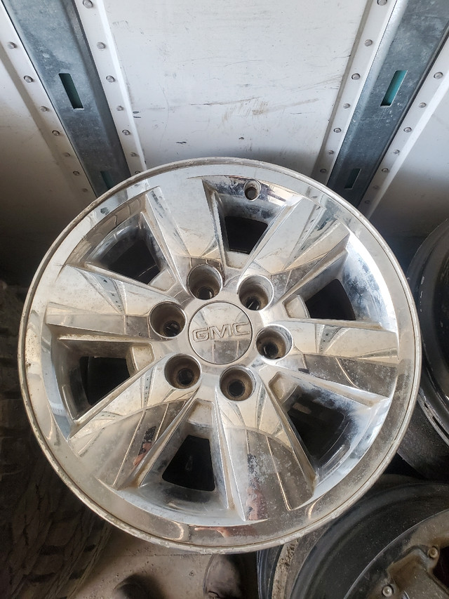 18'' 6 bolt GMC Sierra 1500 OEM Rims in Tires & Rims in Kamloops - Image 2