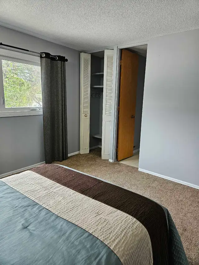 WALKING DISTANCE TO POLYTHECNIC  ROOMS FOR RENT MALES STUDENTS in Room Rentals & Roommates in Lethbridge - Image 9