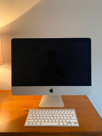 iMac 21.5" Mid 2014 i5 8 GB Desktop Computer - Keyboard Included