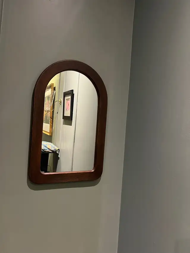 Arched wood mirror  in Home Décor & Accents in Markham / York Region - Image 4