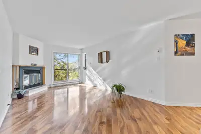 The Unit Very spacious and clean 2-bedroom, 2-bathroom condo (1,118 sq. ft.) on the 3rd floor (top f...