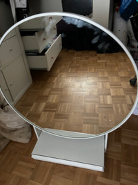 Gros mirror IKEA  avec tiroir inclu