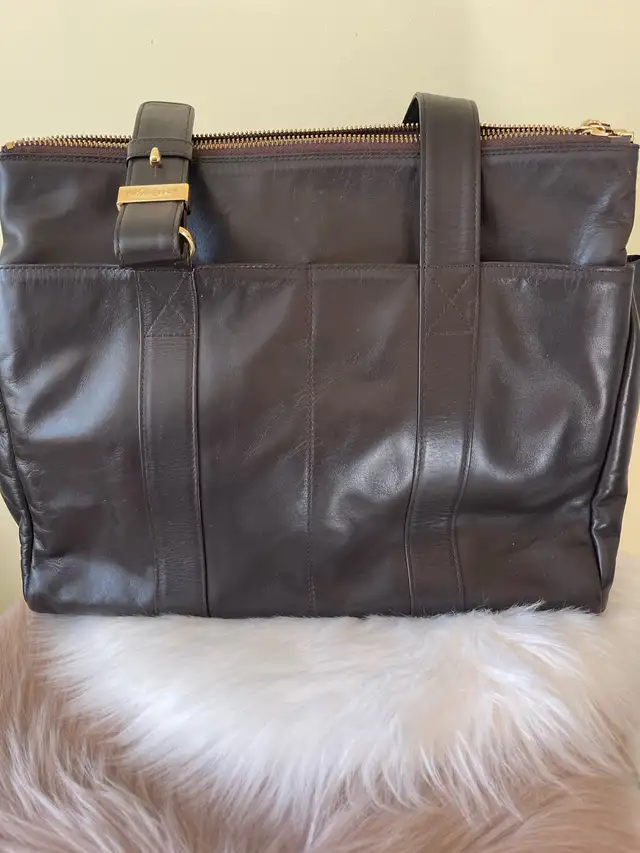 YSL leather tote bag in Women's - Bags & Wallets in City of Toronto - Image 2